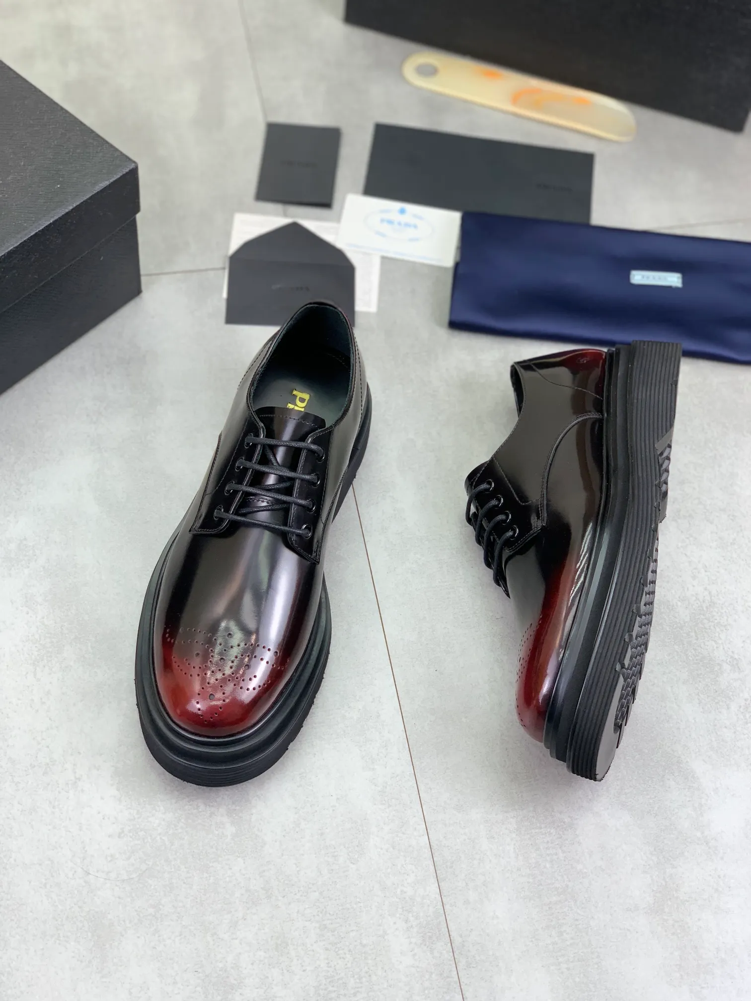 Factory price P880 💰Original quality, top version🔱 ＰＲＡＤＡ——Prada. Men's business casual leather shoes, top quality products. 1:1 shipment ⬆️Luxurious and noble👞All imported original color-rubbed open edge beads, just to create a more comfortable wearing body Tested, upper: original comfortable open-edge bead-rubbed calf leather ➕Top imported water-dyed full cow lining, original light and comfortable TPU foam combination bottom ✔️Code number: 39-44 (38.45 can be customized)